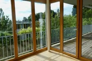 ruhige moderne 4 1/2-Zimmer-Eigentumswohnung mit Tiefgaragenplatz