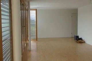 ruhige moderne 4 1/2-Zimmer-Eigentumswohnung mit Tiefgaragenplatz