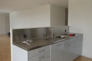 ruhige moderne 4 1/2-Zimmer-Eigentumswohnung mit Tiefgaragenplatz