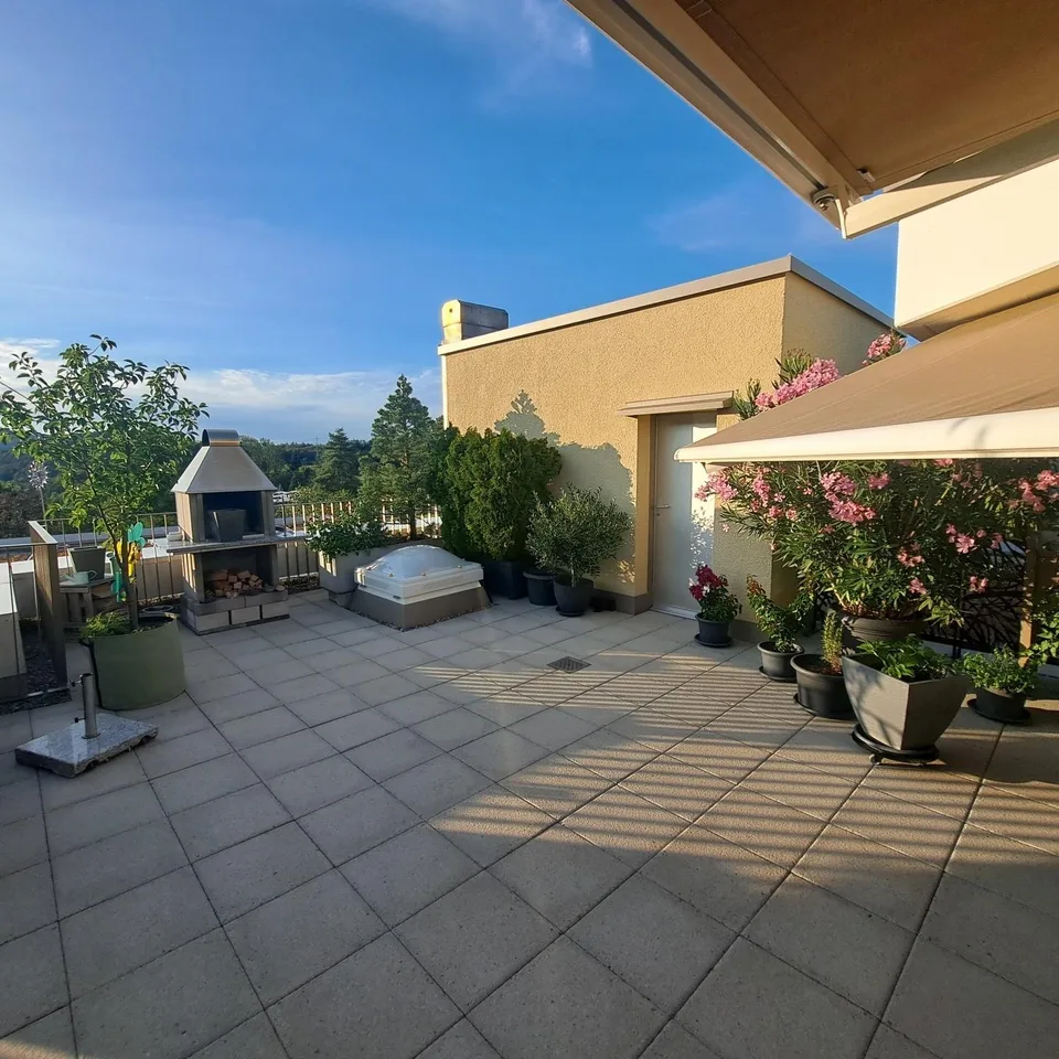 Attika-Feeling: Atemberaubende 4.5-Zimmerwohnung mit 60 m² privater Dachterrasse und Weitsicht (Gemeinde Thalwil) – Foto 2 von 12