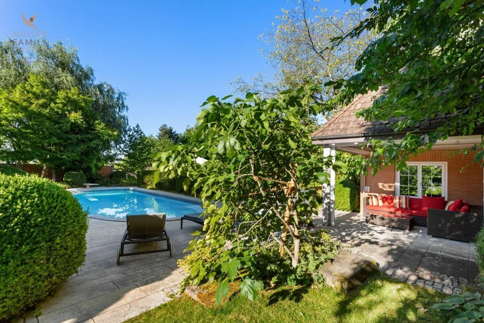 Traumhafte Landhausvilla mit Pool und idyllischer Gartenanlage – Foto 4 von 13