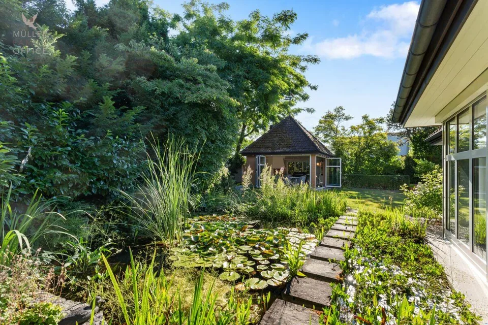Traumhafte Landhausvilla mit Pool und idyllischer Gartenanlage – Foto 3 von 13