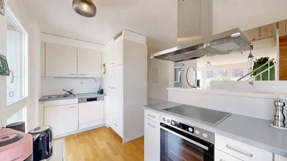 Wunderschöne 4.5-Zimmer-Maisonette-Wohnung mit Carport – Foto 2 von 15