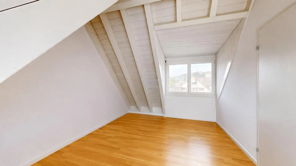 Wunderschöne 4.5-Zimmer-Maisonette-Wohnung mit Carport – Foto 14 von 15