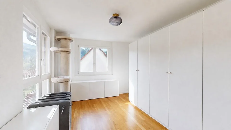Wunderschöne 4.5-Zimmer-Maisonette-Wohnung mit Carport – Foto 7 von 15