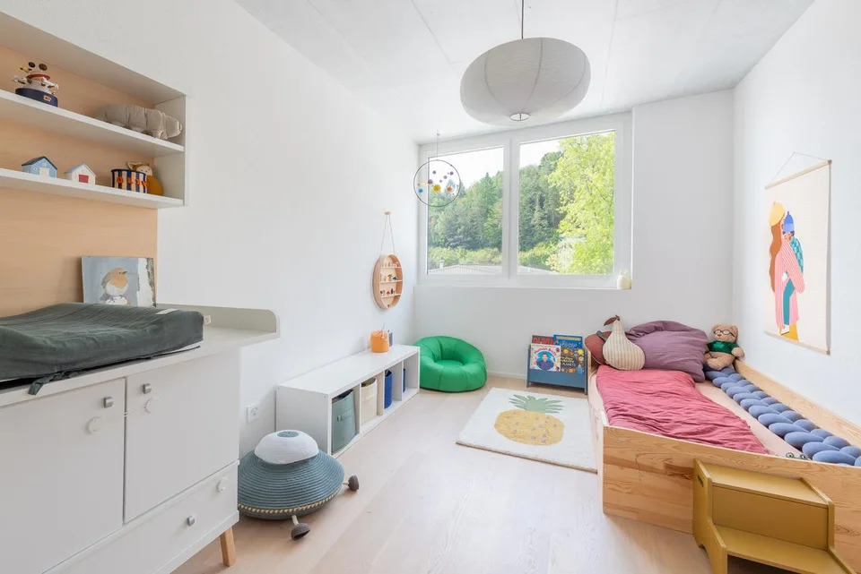 Urbanes Wohnen auf zwei Ebenen – grosszügige Maisonette-Attikawohnung – foto 7 di 13