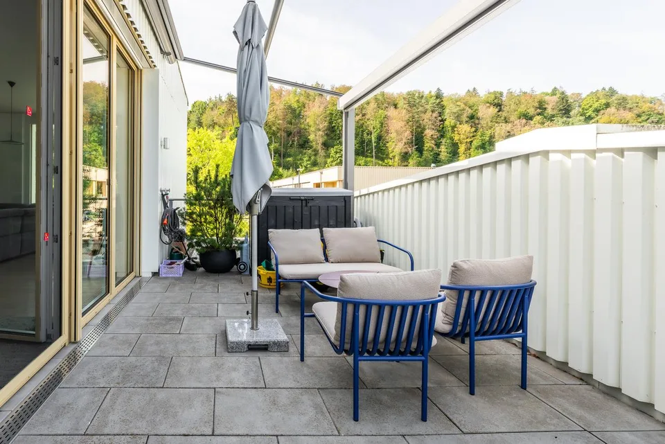 Urbanes Wohnen auf zwei Ebenen – grosszügige Maisonette-Attikawohnung – foto 11 di 13