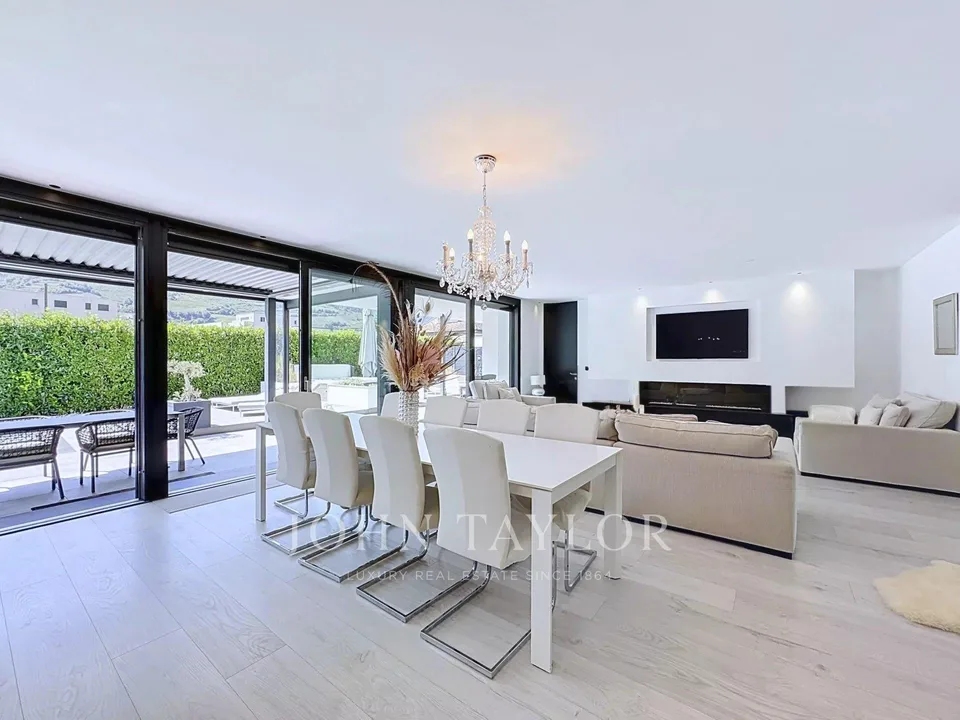 Villa contemporaine avec piscine à Saxon – foto 2 di 11