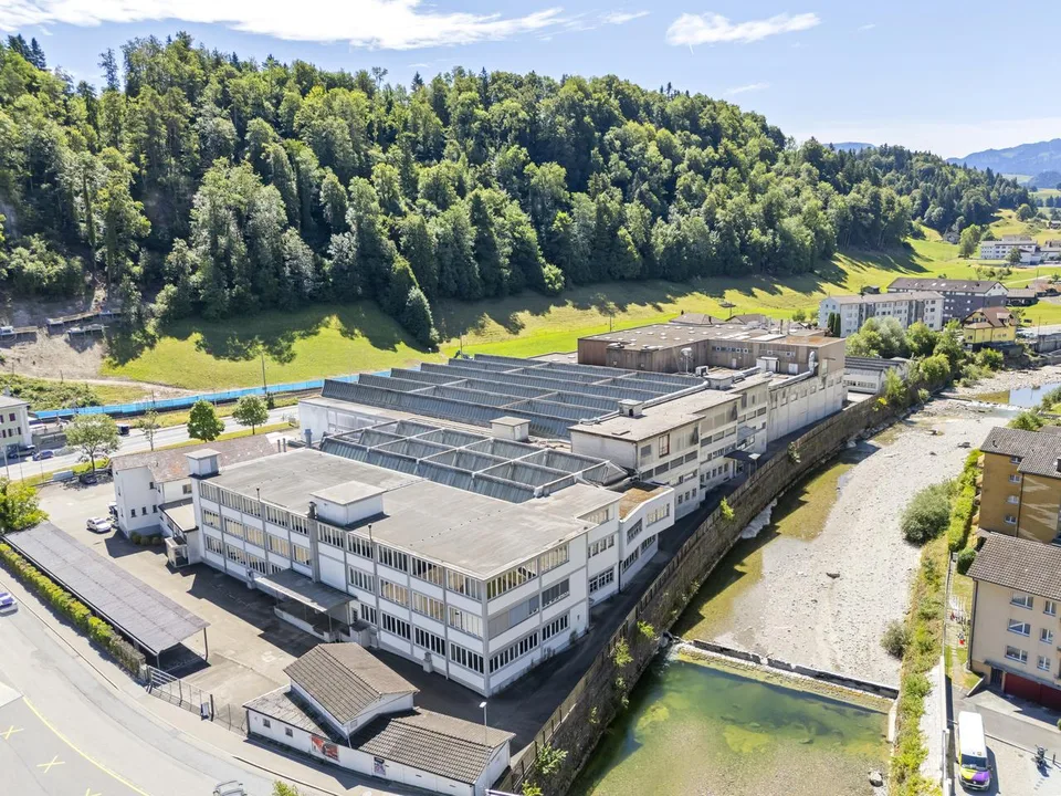 Produktion, Lager & Logistik sowie Büro über 18'500 m² – Foto 2 von 2
