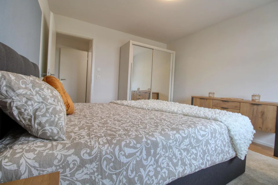 Appartement vivant spacieux à Crissier avec salle de bain privée en su