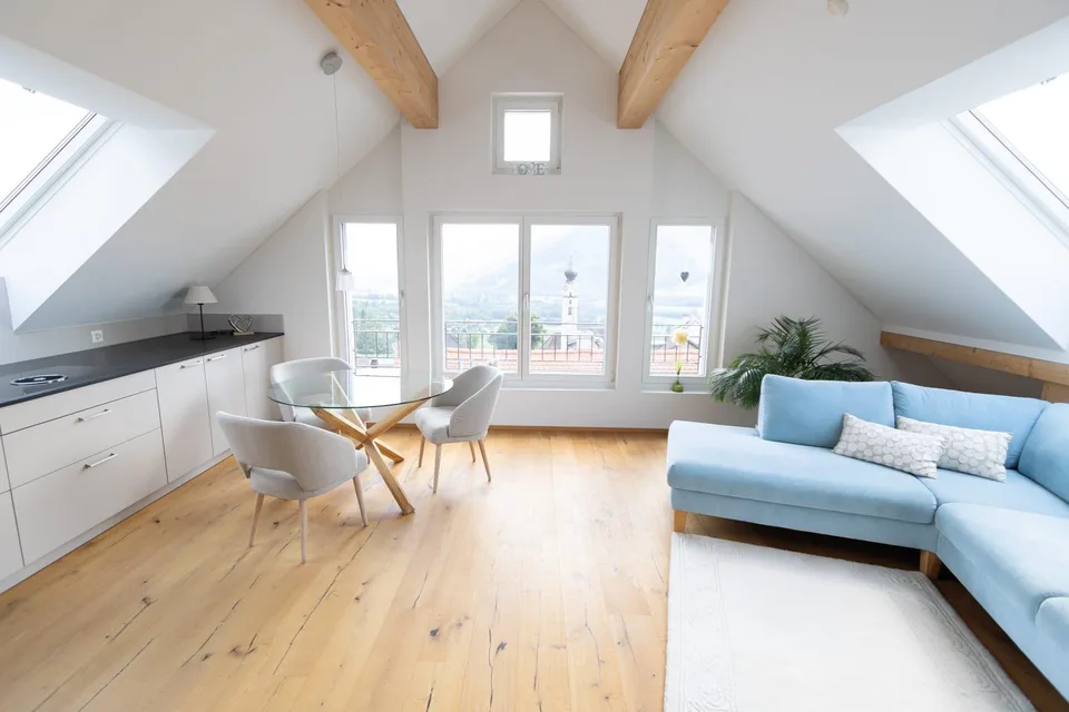 Molto bella 3.5 locali appartamento mansardato a Jenins