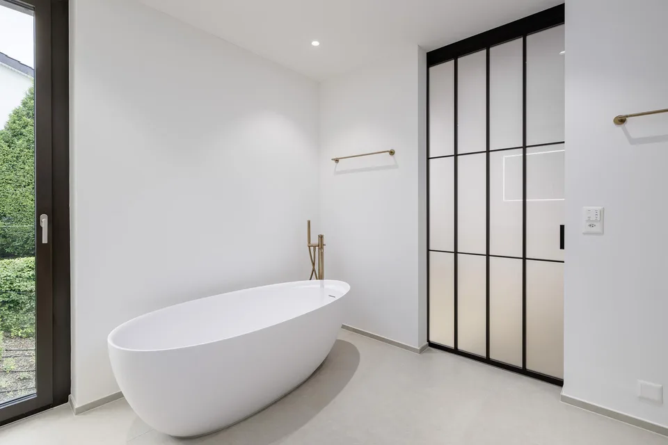 Exklusives Penthouse mit Dachterrasse & Panoramablick auf See & Berge – Foto 4 von 9