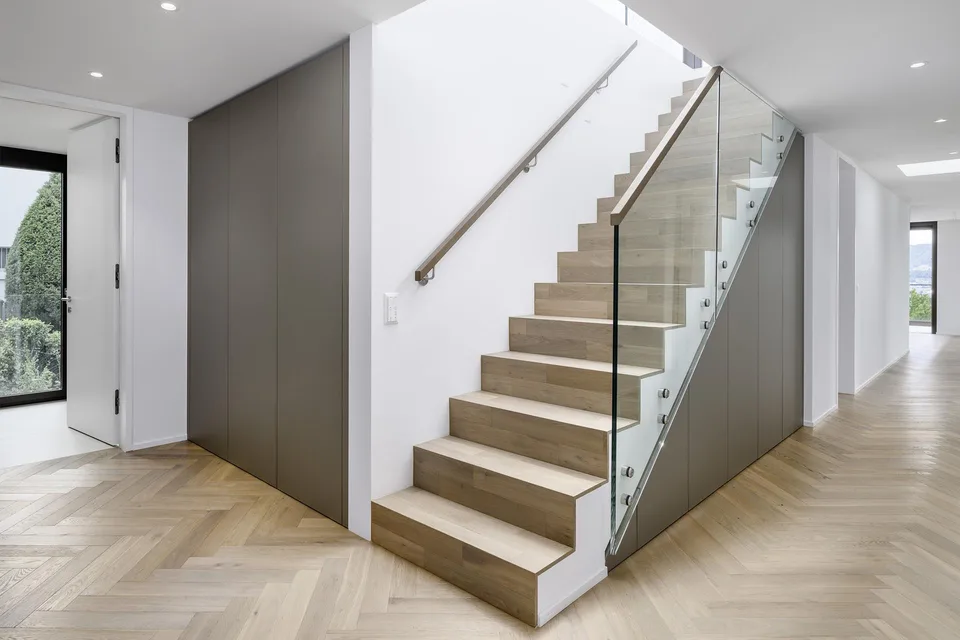 Exklusives Penthouse mit Dachterrasse & Panoramablick auf See & Berge – Foto 5 von 9