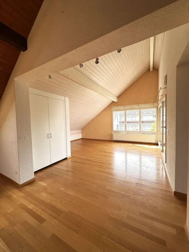 Grosszügige 5.5-Zimmer-Dachwohnung im Herzen von Muri