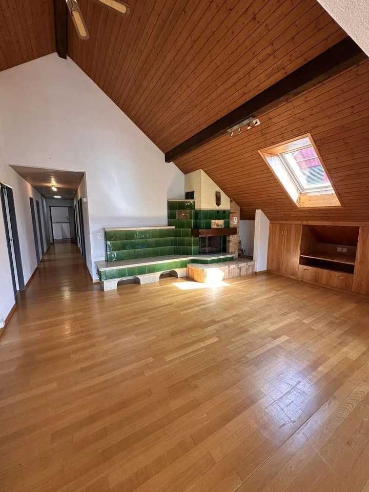 Grosszügige 5.5-Zimmer-Dachwohnung im Herzen von Muri