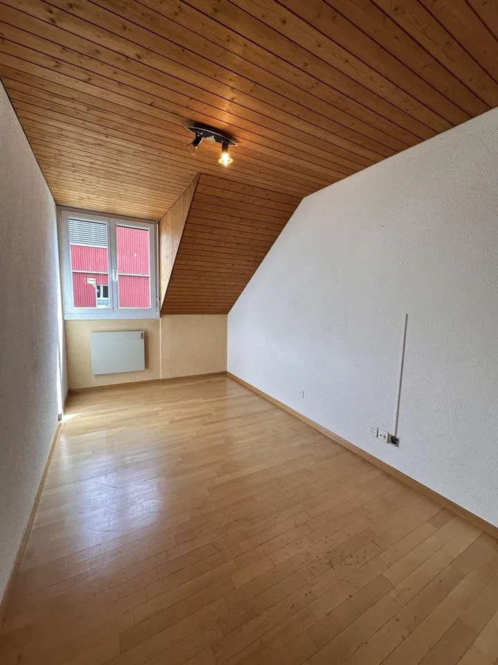 Grosszügige 5.5-Zimmer-Dachwohnung im Herzen von Muri