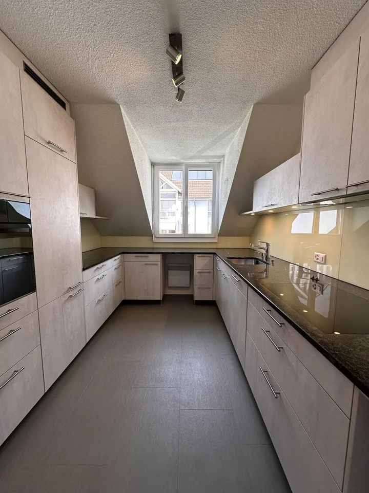 Grosszügige 5.5-Zimmer-Dachwohnung im Herzen von Muri