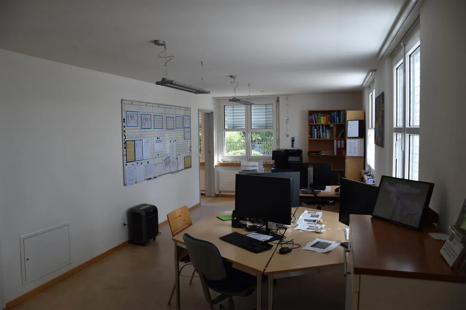 Helles Büro an zentraler Lage in Spreitenbach zu vermieten – Foto 6 von 7