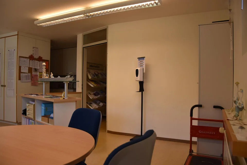 Helles Büro an zentraler Lage in Spreitenbach zu vermieten – Foto 3 von 7