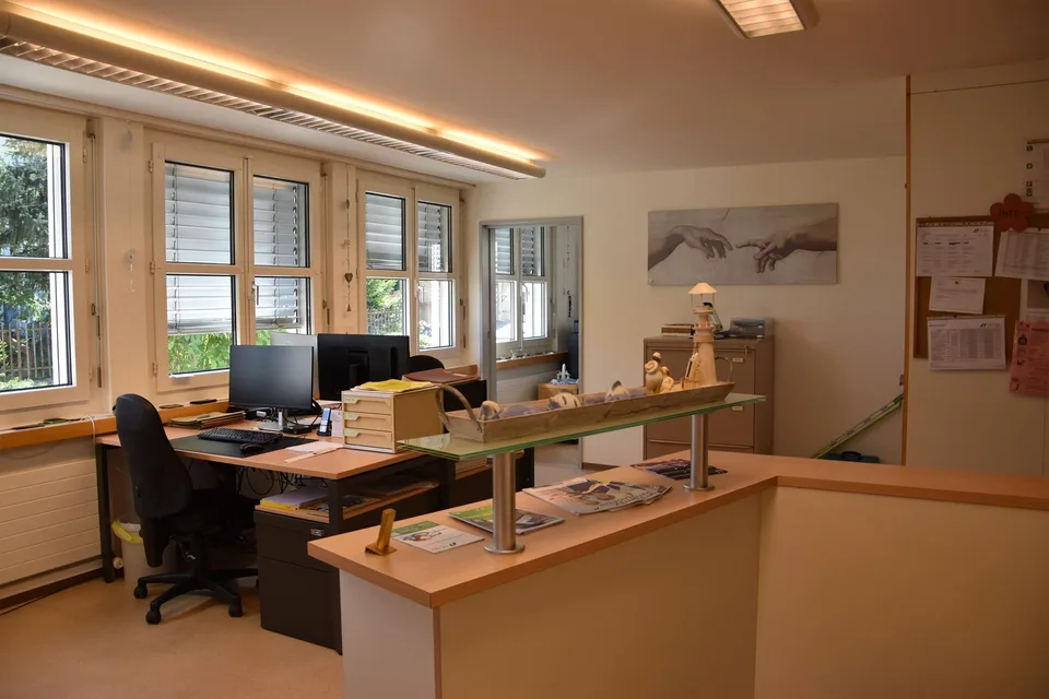Helles Büro an zentraler Lage in Spreitenbach zu vermieten – Foto 2 von 7