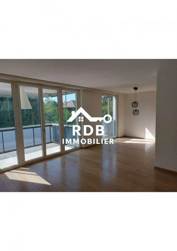 Appartement de 5 pièces au rez-de-chaussée situé à Vésenaz 1222