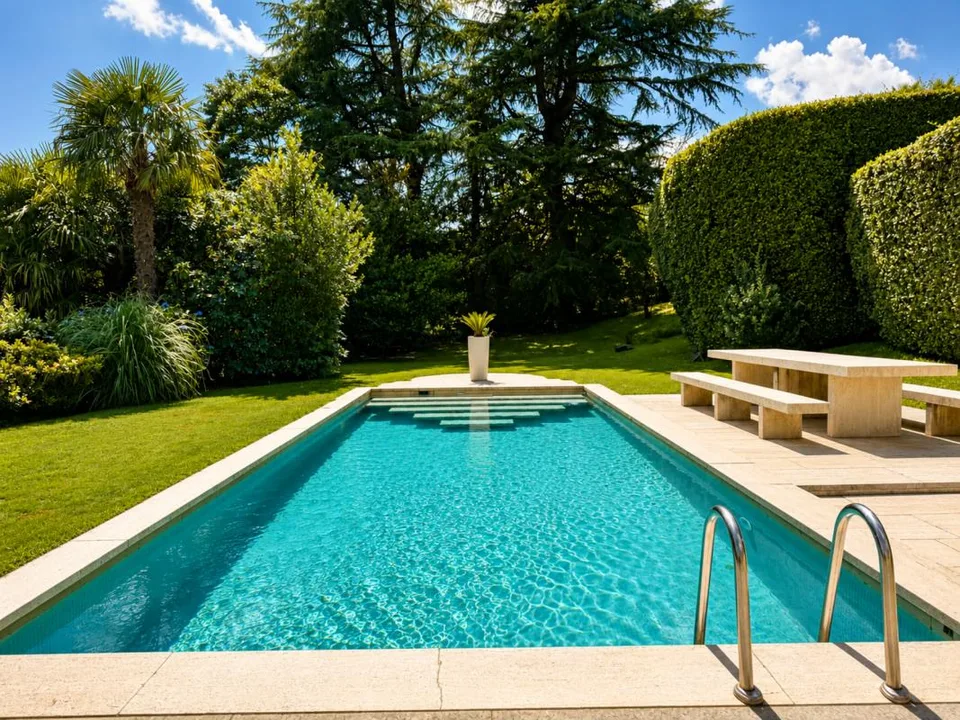 Exklusive Villa mit großem Garten und Pool – Foto 8 von 9