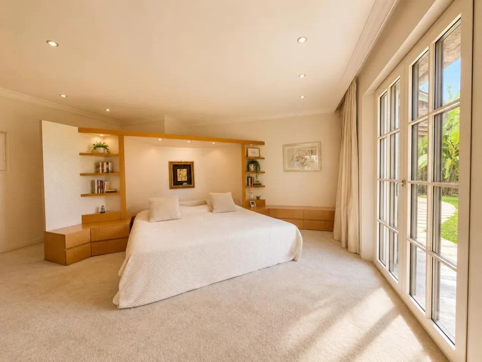 Exklusive Villa mit großem Garten und Pool – Foto 7 von 9