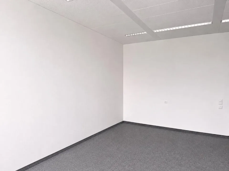 Kompaktes Büro mit flexibler Gestaltung – Foto 2 von 3