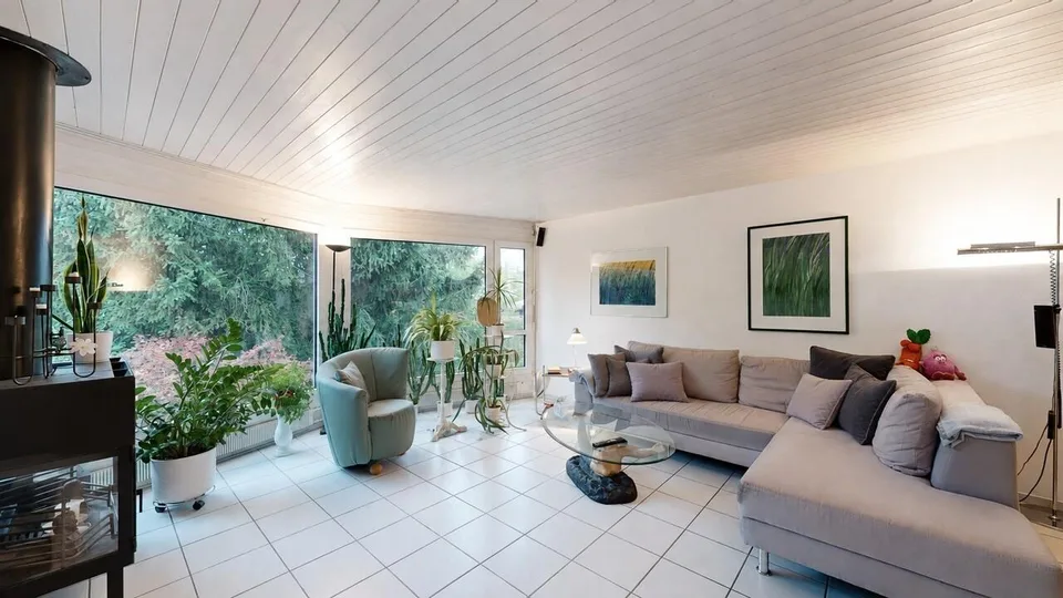 Schönes 5.5-Zimmer-Reiheneinfamilienhaus mit 2 Einstellhallenplätze – foto 2 di 12