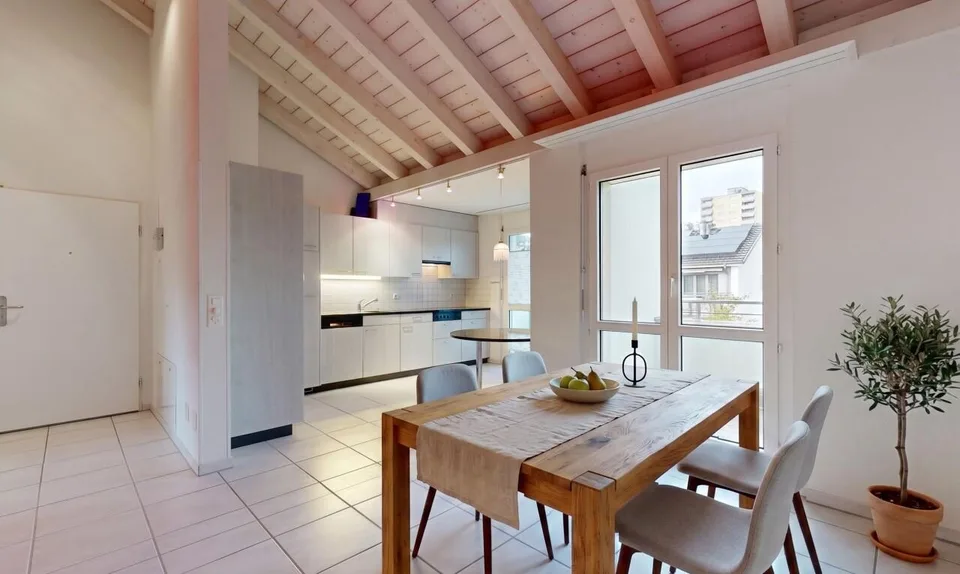 Appartement mansardé ensoleillé de 5.5 pièces à Winterthur – photo 3 sur 11
