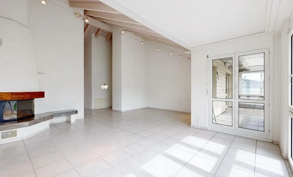 Appartement mansardé ensoleillé de 5.5 pièces à Winterthur – photo 2 sur 11