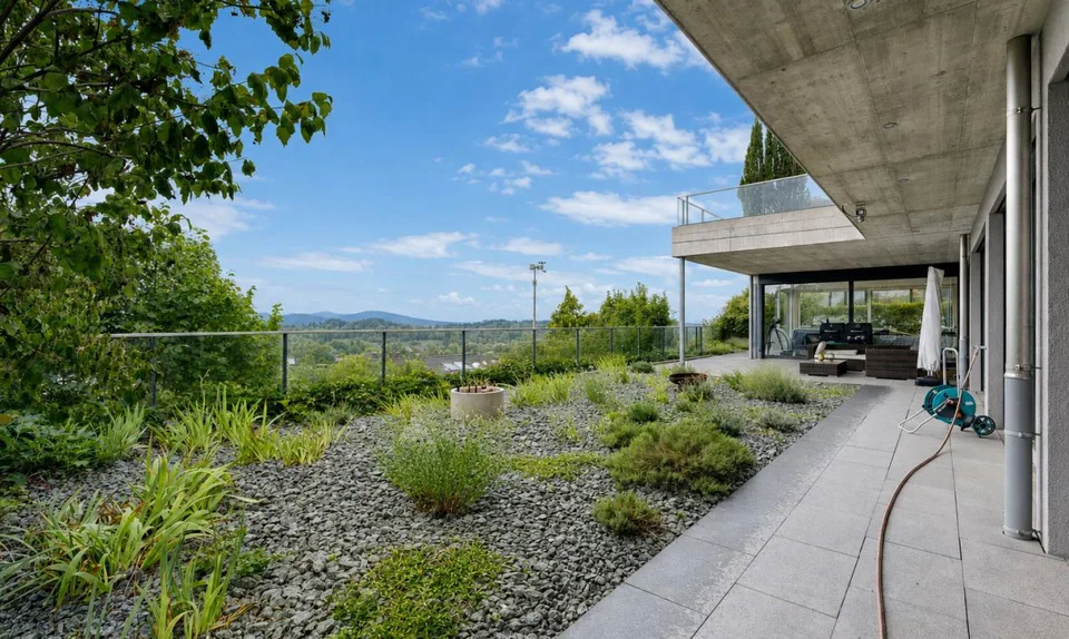 Wohnen mit Weitblick ? 4.5-Zimmer-Terrassenwohnung mit Doppelgarage – Foto 7 von 11