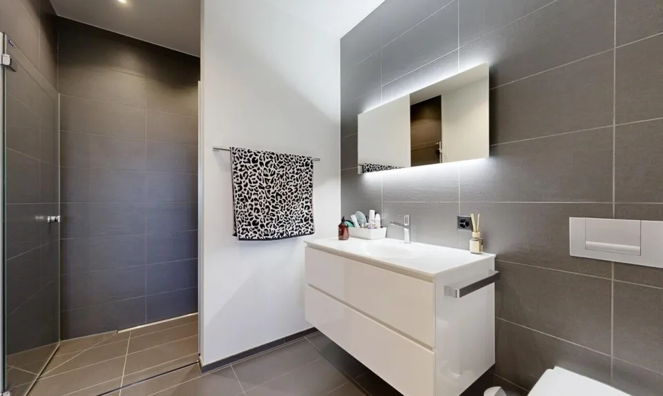Wohnen mit Weitblick ? 4.5-Zimmer-Terrassenwohnung mit Doppelgarage – Foto 8 von 11