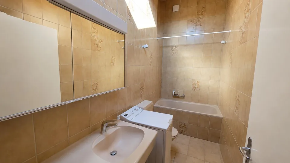 Grosszügige, helle 3,5-Zimmer-Maisonette-Dachwohnung an zentraler Lage