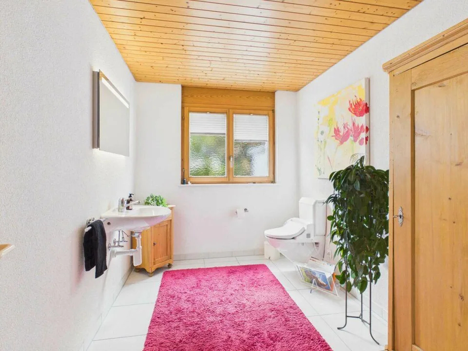 gepflegtes 6.5-Zi.-Einfamilienhaus mit Doppel-Garage und schöner Gartenanlage – Foto 8 von 13