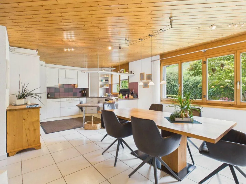 gepflegtes 6.5-Zi.-Einfamilienhaus mit Doppel-Garage und schöner Gartenanlage – Foto 6 von 13