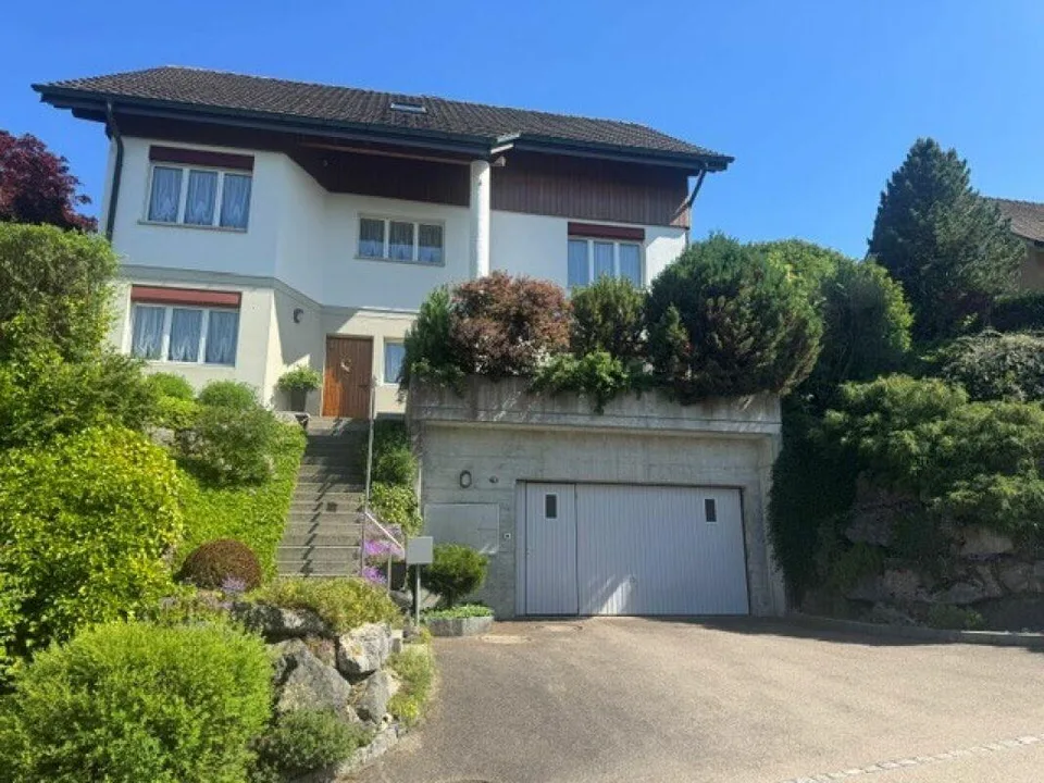 gepflegtes 6.5-Zi.-Einfamilienhaus mit Doppel-Garage und schöner Gartenanlage – Foto 3 von 13