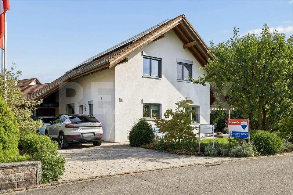 Gepflegtes Einfamilienhaus mit einladender Wohnatmosphäre – Foto 3 von 13