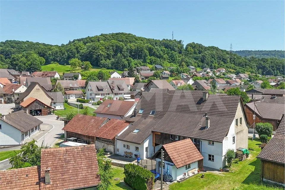 Oggetto affascinante con fienile, annessi e potenziale polivalente in vendita a Hellikon – foto 10 di 13