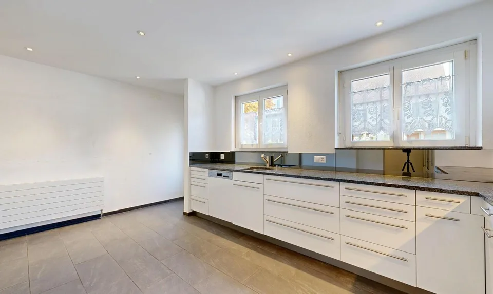 Classic charm, modern living - row house with development potential – photo 7 of 11