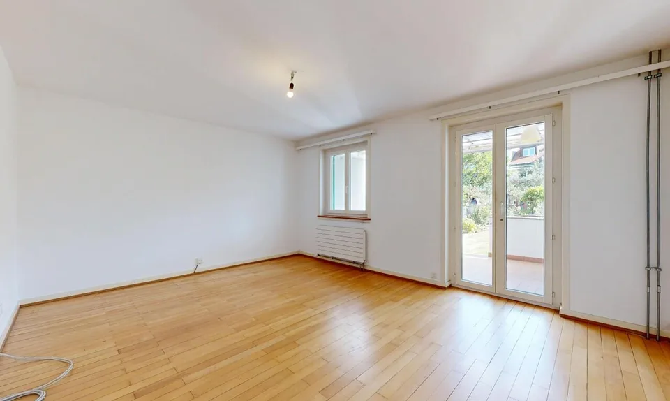 Classic charm, modern living - row house with development potential – photo 4 of 11
