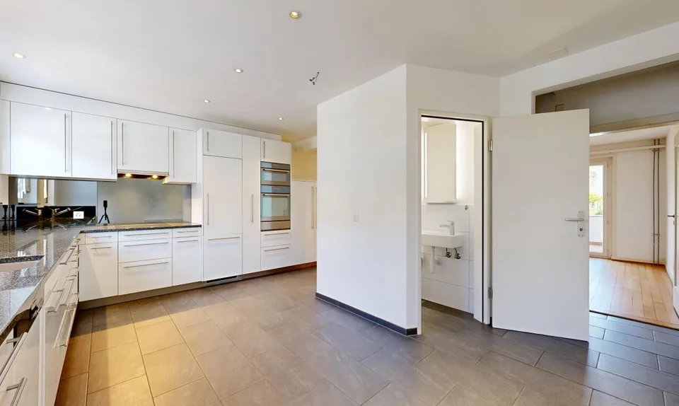 Classic charm, modern living - row house with development potential – photo 3 of 11