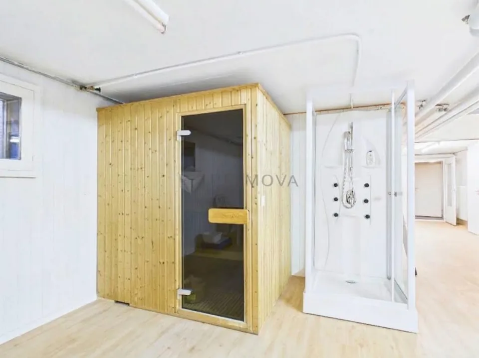 Exklusives Wohndomizil mit Aussenpool, grosser Parzelle und Panoram... – Foto 8 von 12