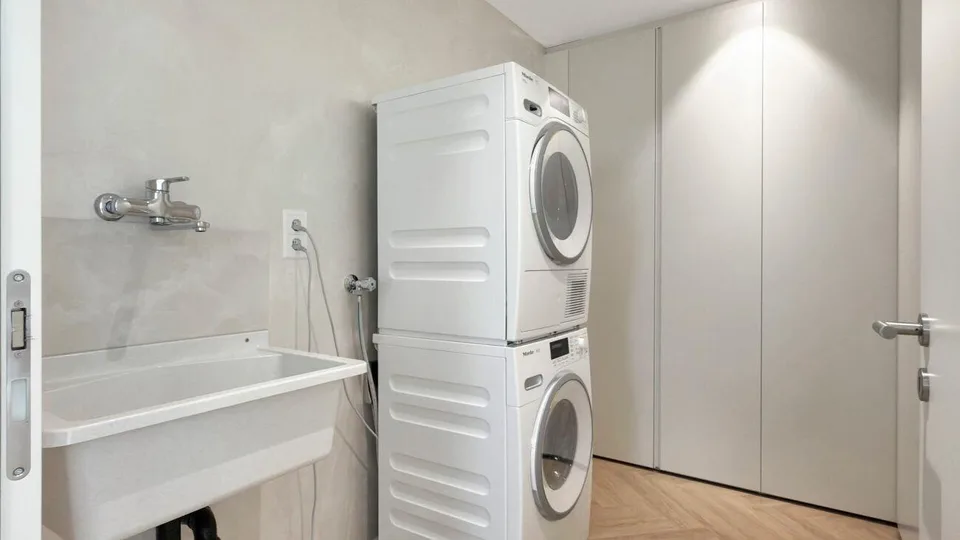 Losone - Exklusive Wohnung mit privatem Garten – Foto 14 von 18