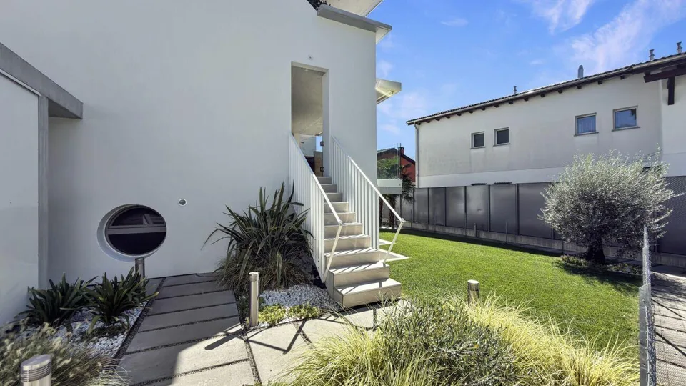 Losone - Exklusive Wohnung mit privatem Garten – Foto 17 von 18