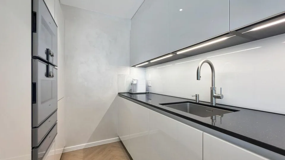 Losone - Exklusive Wohnung mit privatem Garten – Foto 5 von 18