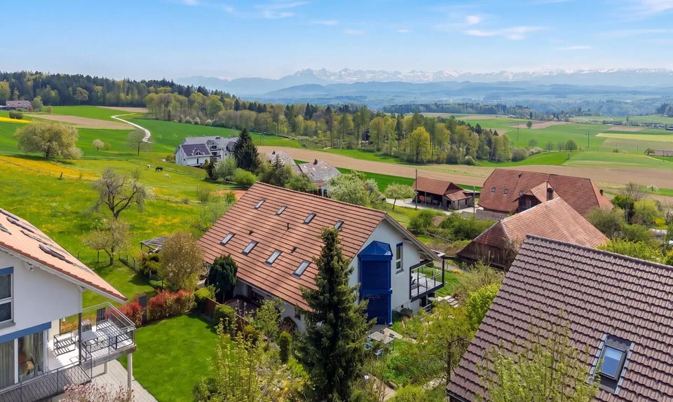 Familienparadies mit Weitsicht, Gartenidylle und Ausbaureserve – Foto 2 von 11