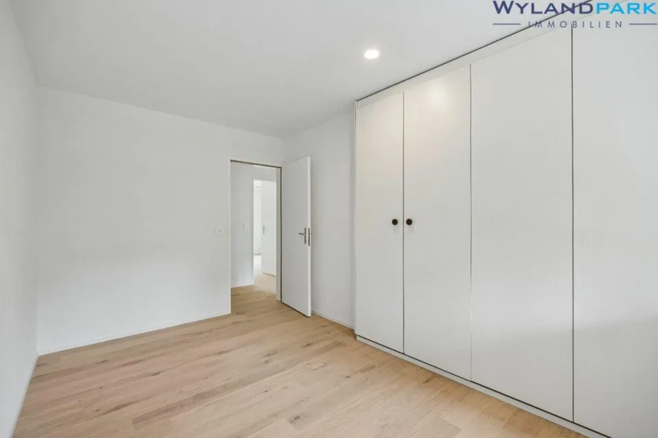 sanierte 4.0-Zimmerwohnung mit grossem Balkon an zentraler Lage (1....