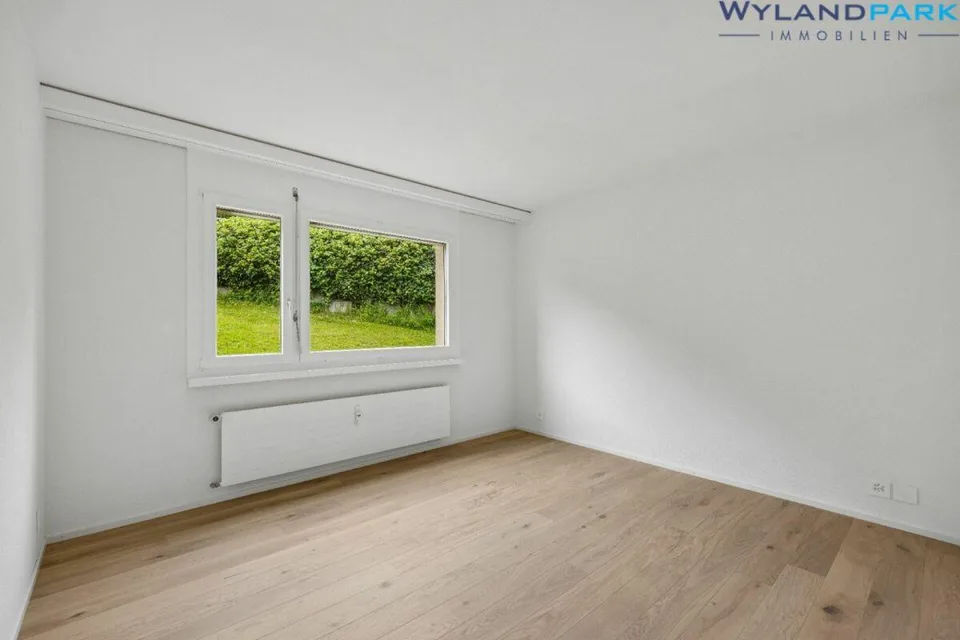 sanierte 4.0-Zimmerwohnung mit grossem Balkon an zentraler Lage (1....
