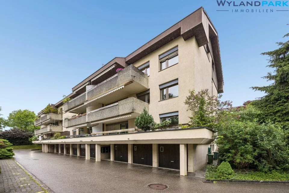 sanierte 4.0-Zimmerwohnung mit grossem Balkon an zentraler Lage (1....
